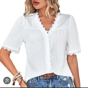 BloomChic Textured White Top